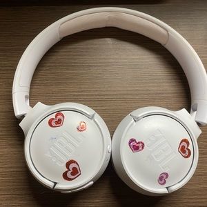 JBL Tune 510BT Wireless Bluetooth On-Ear Headphones CHARGER INCLUDED